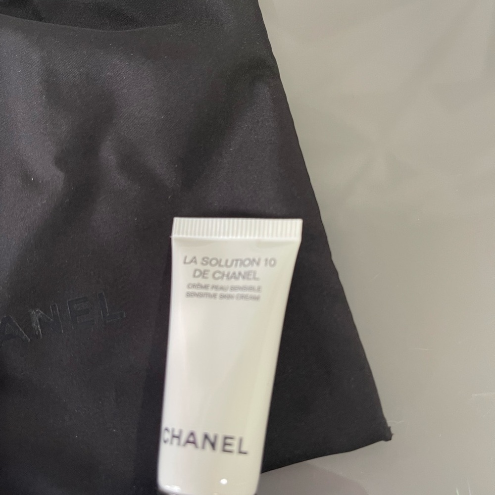 Authentic Chanel beauty nylon drawstring bag with samples - Picture 2 of 5